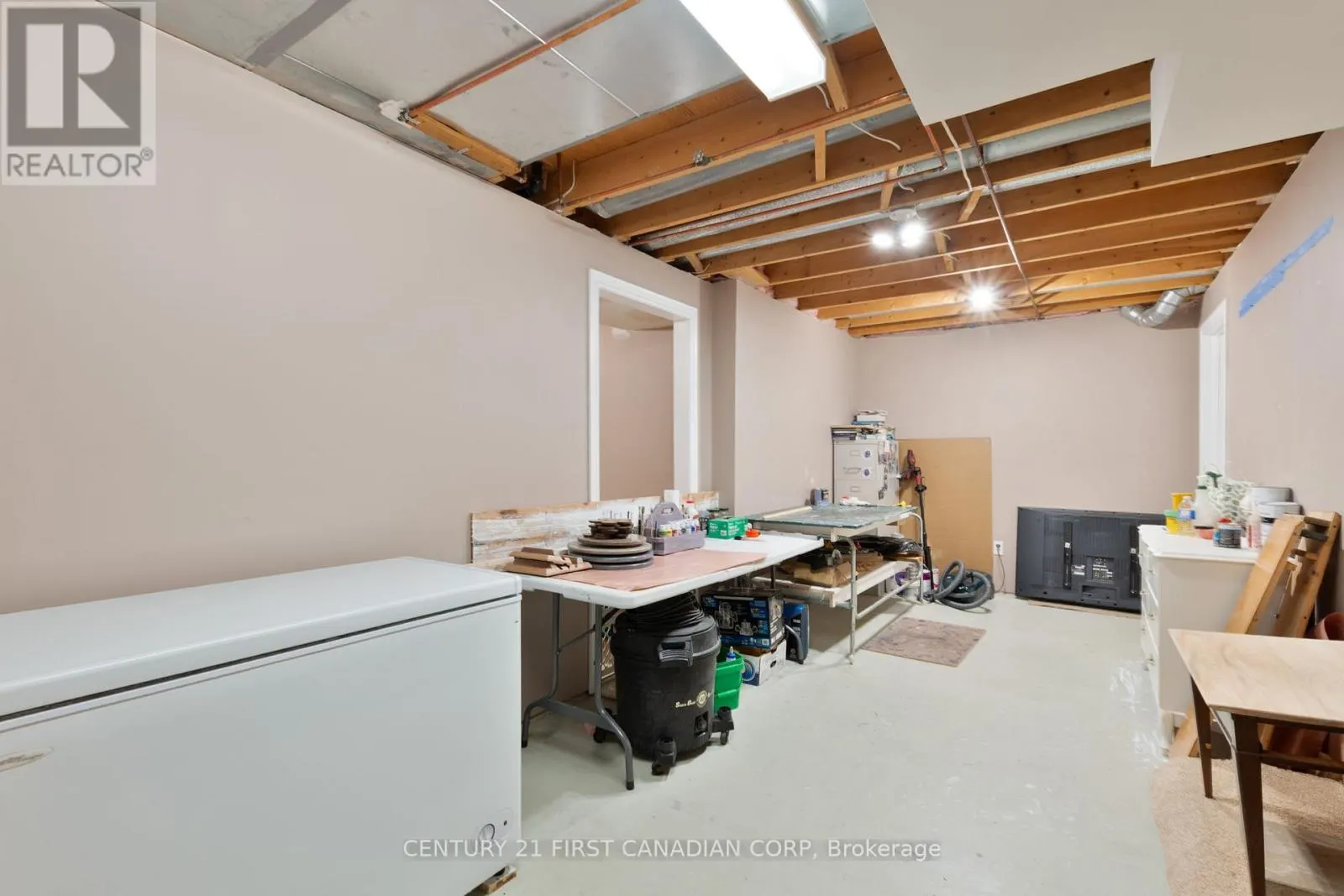 340 CANTERBURY PLACE