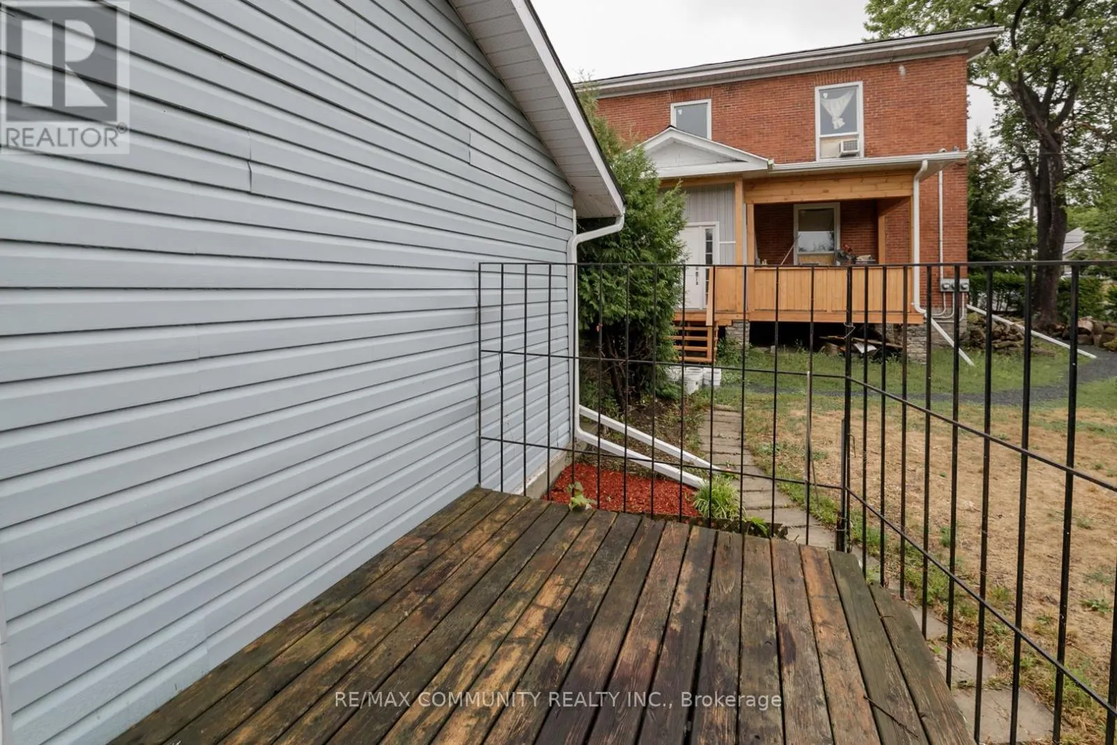 52 HILLSIDE STREET