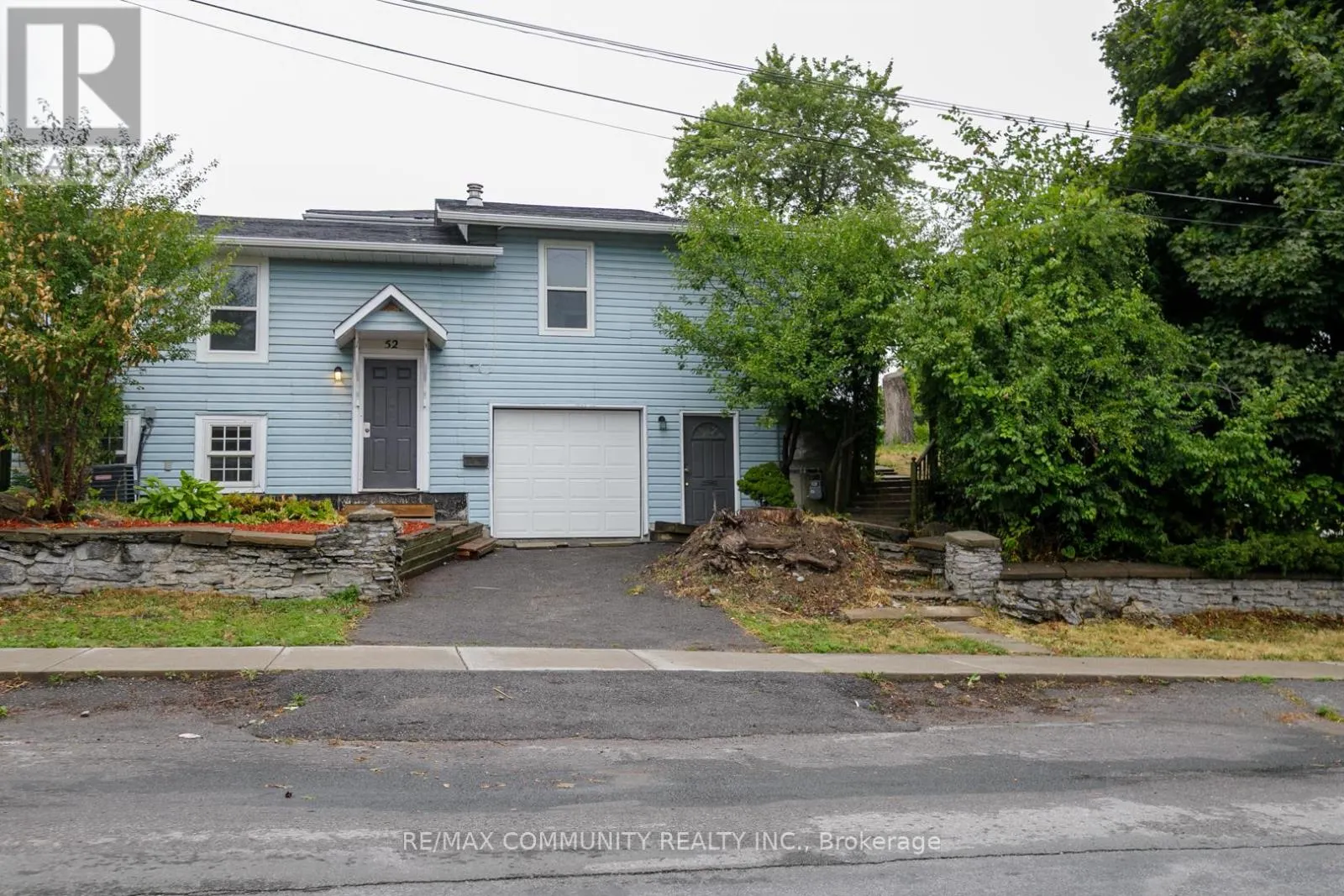 52 HILLSIDE STREET