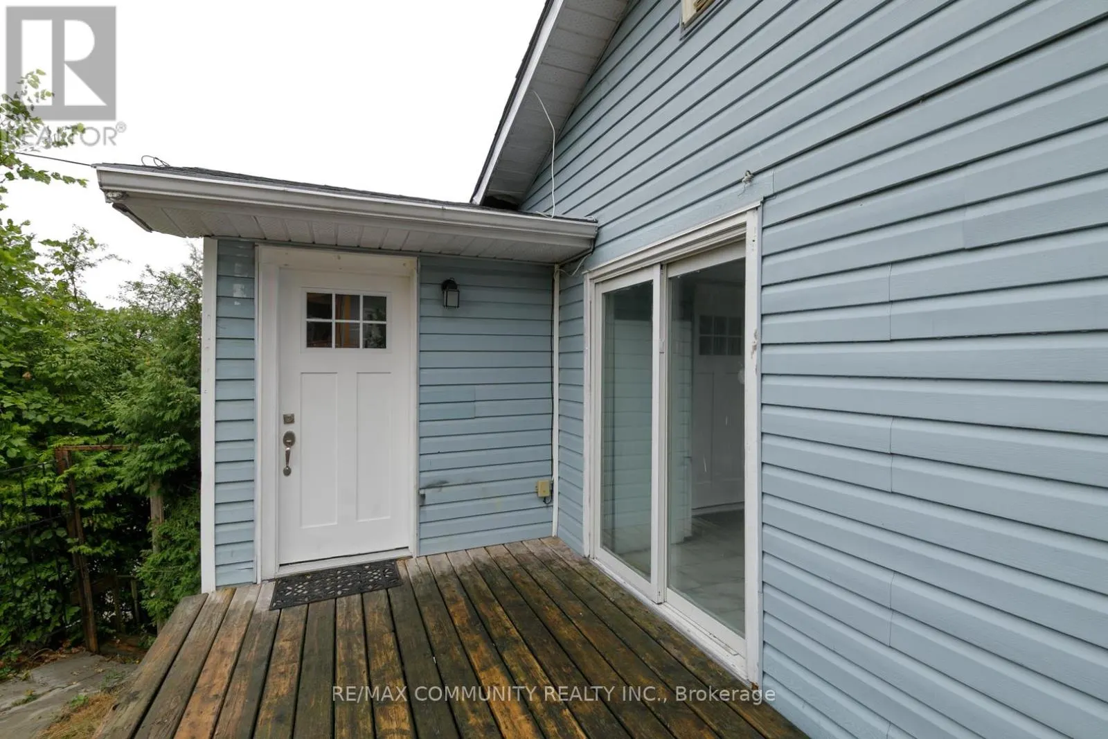 52 HILLSIDE STREET