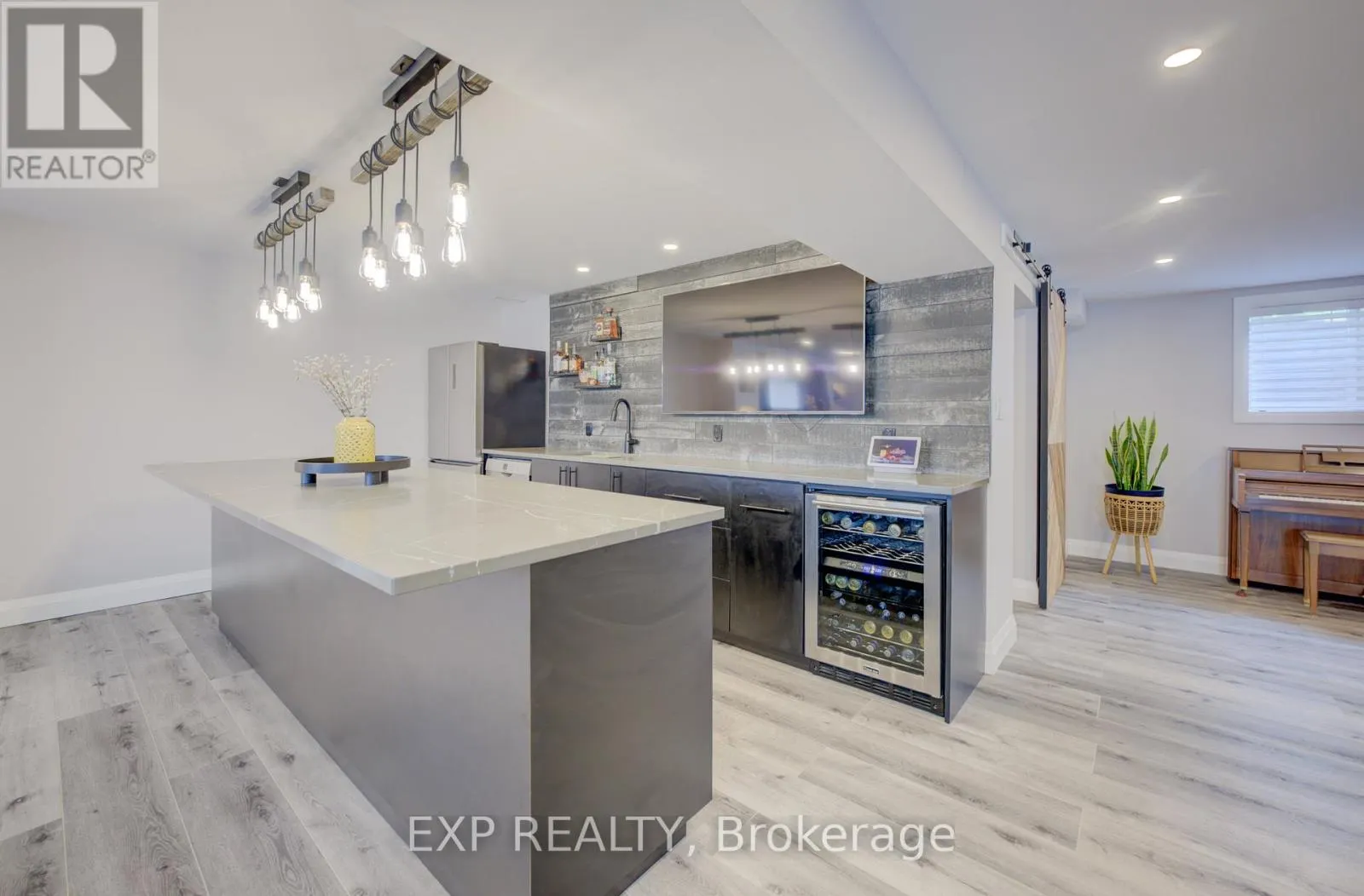 11 DEER CREEK STREET