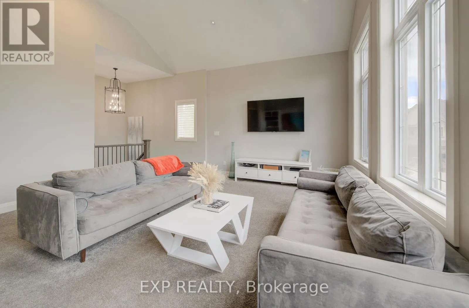 11 DEER CREEK STREET
