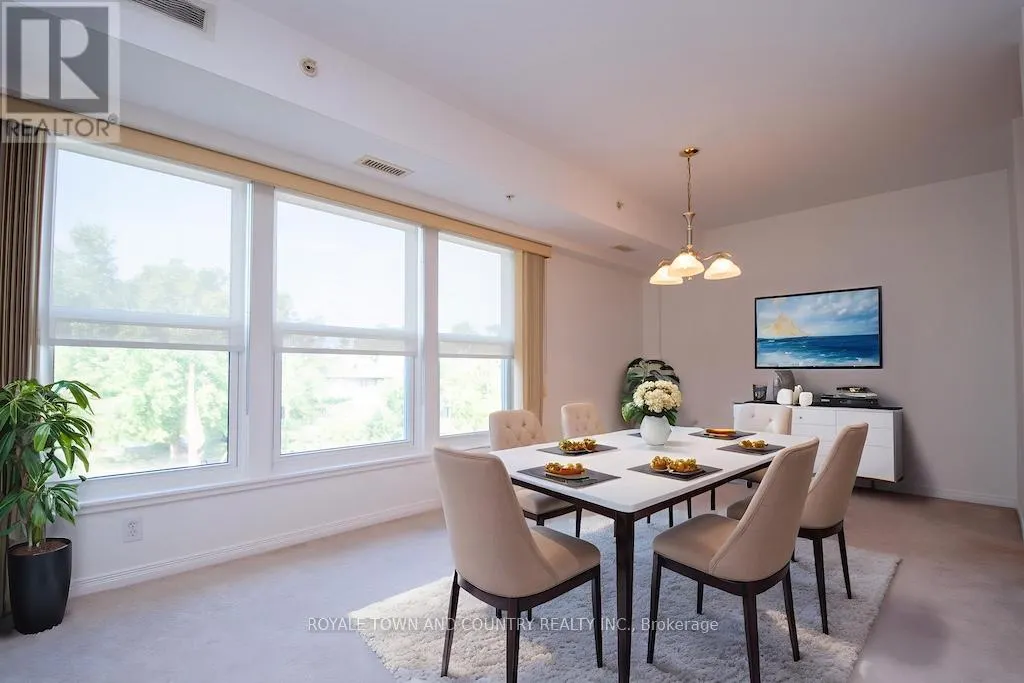 302 - 8 HURON STREET, #302