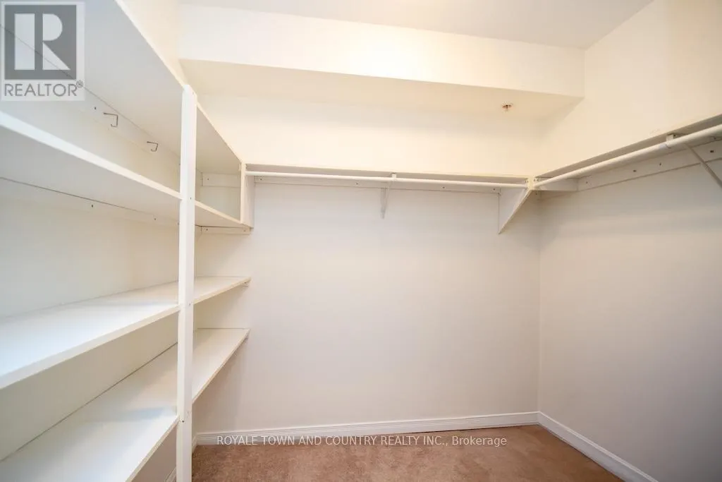 302 - 8 HURON STREET, #302