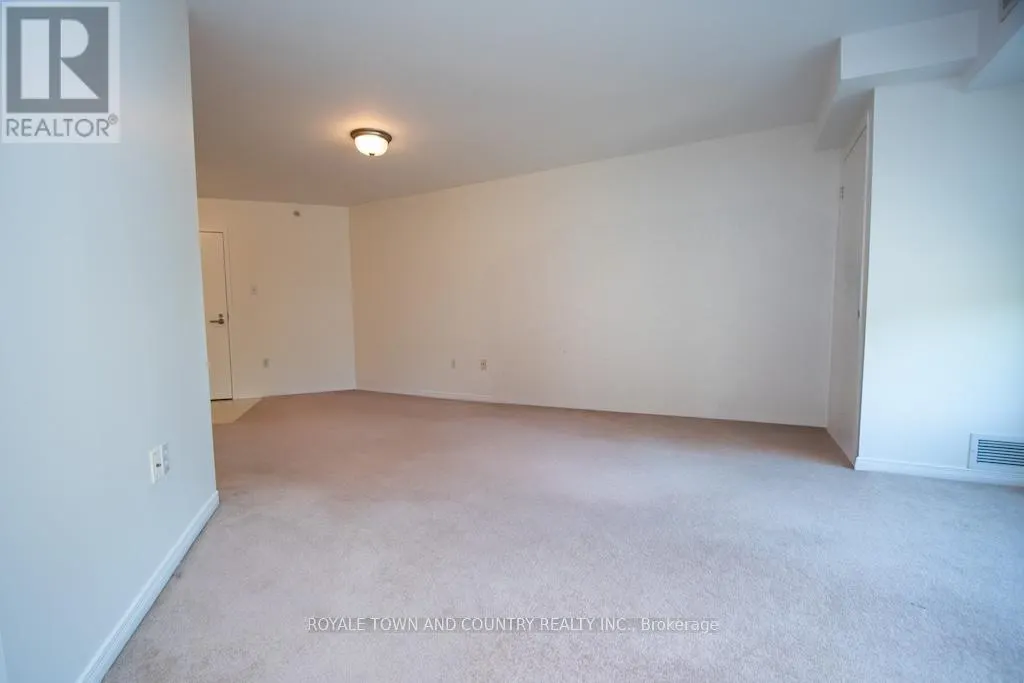 302 - 8 HURON STREET, #302