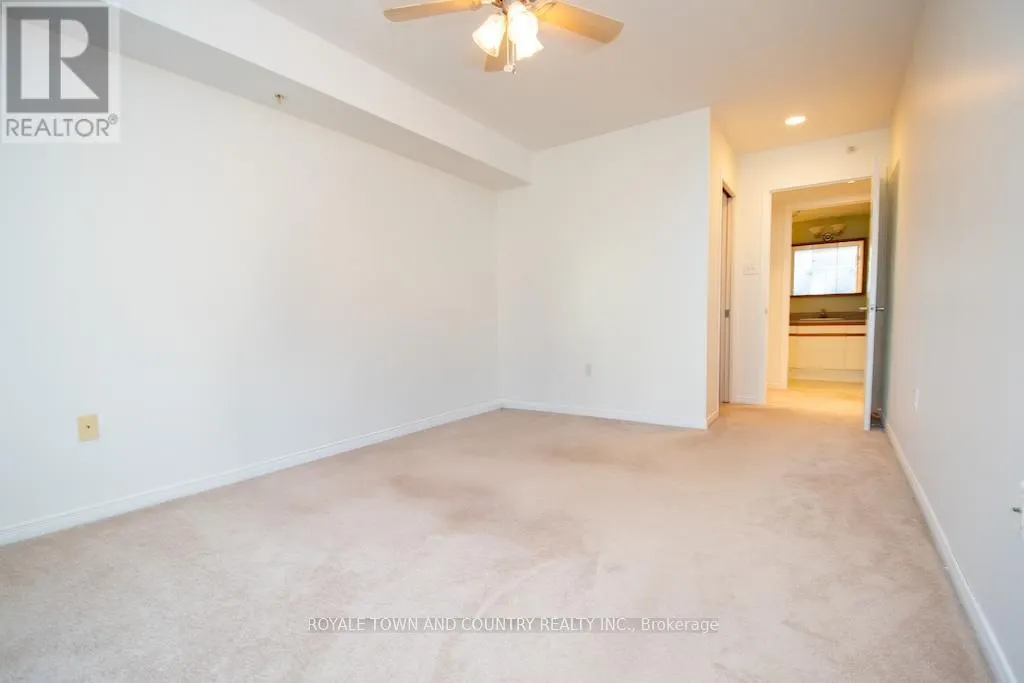 302 - 8 HURON STREET, #302