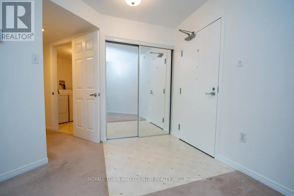 302 - 8 HURON STREET, #302