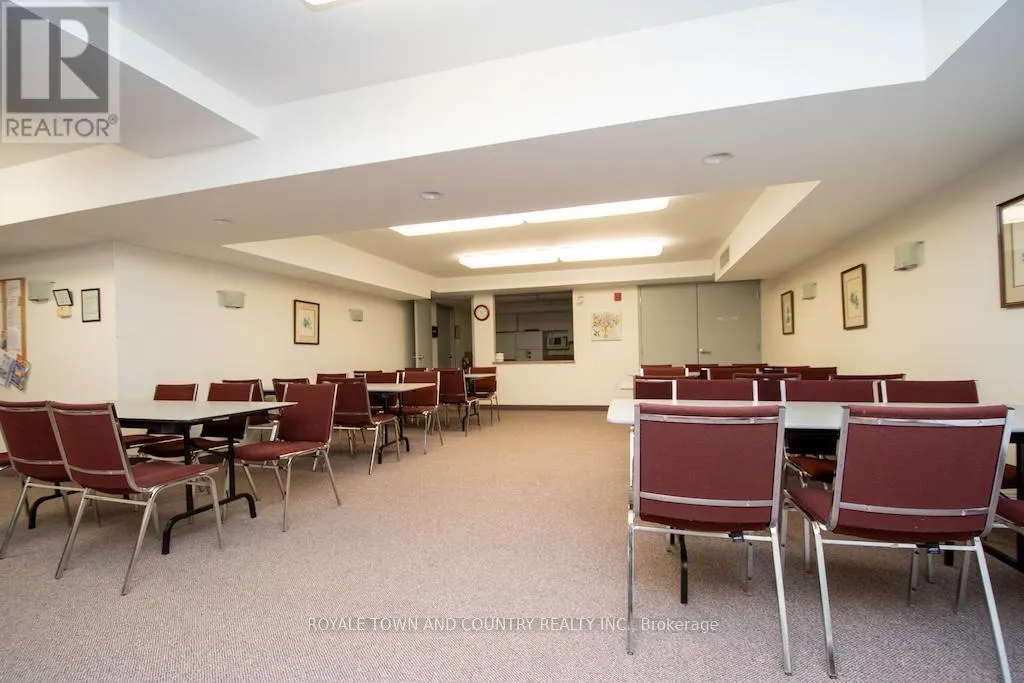 302 - 8 HURON STREET, #302