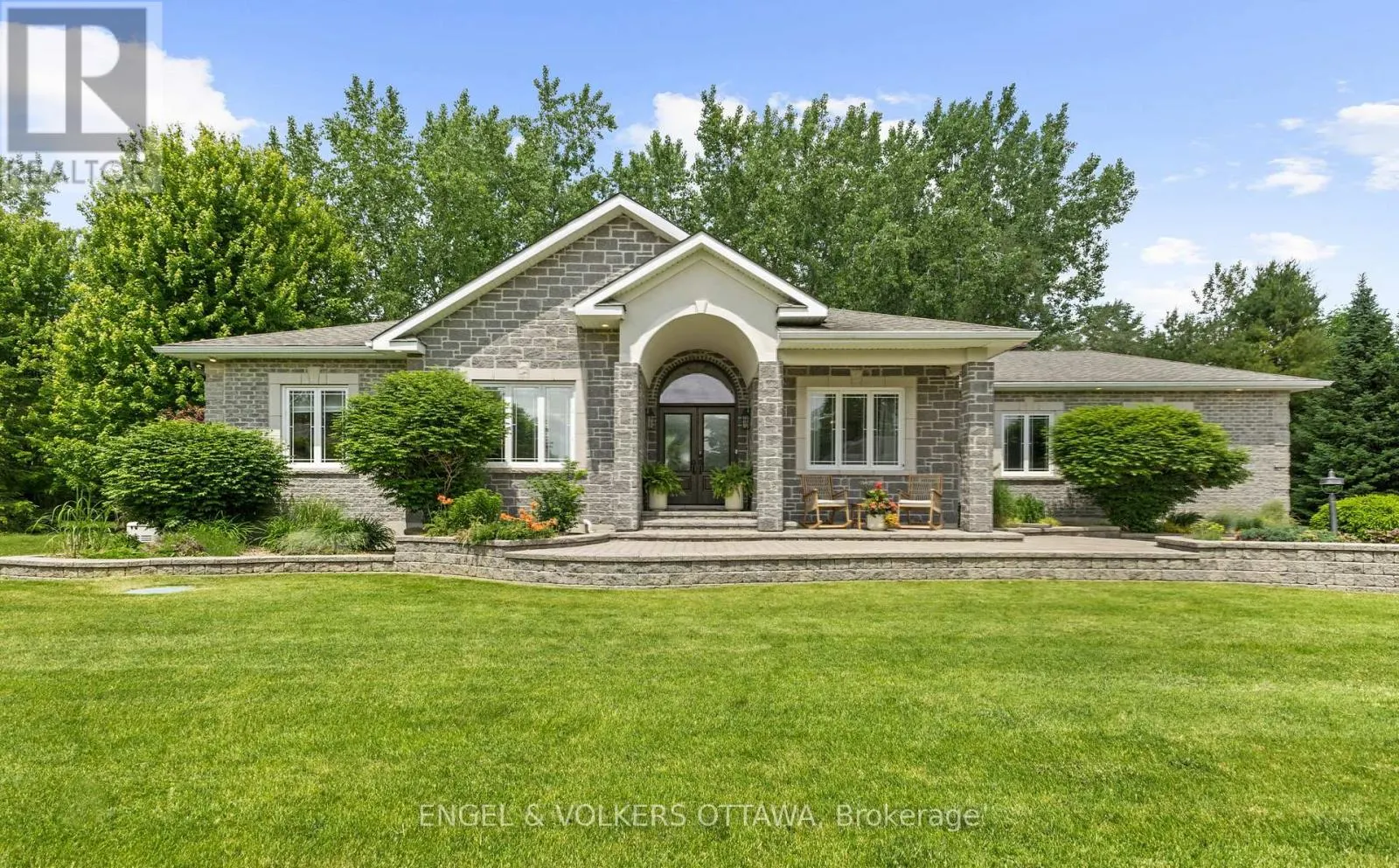 6957 LAKE FOREST WALK