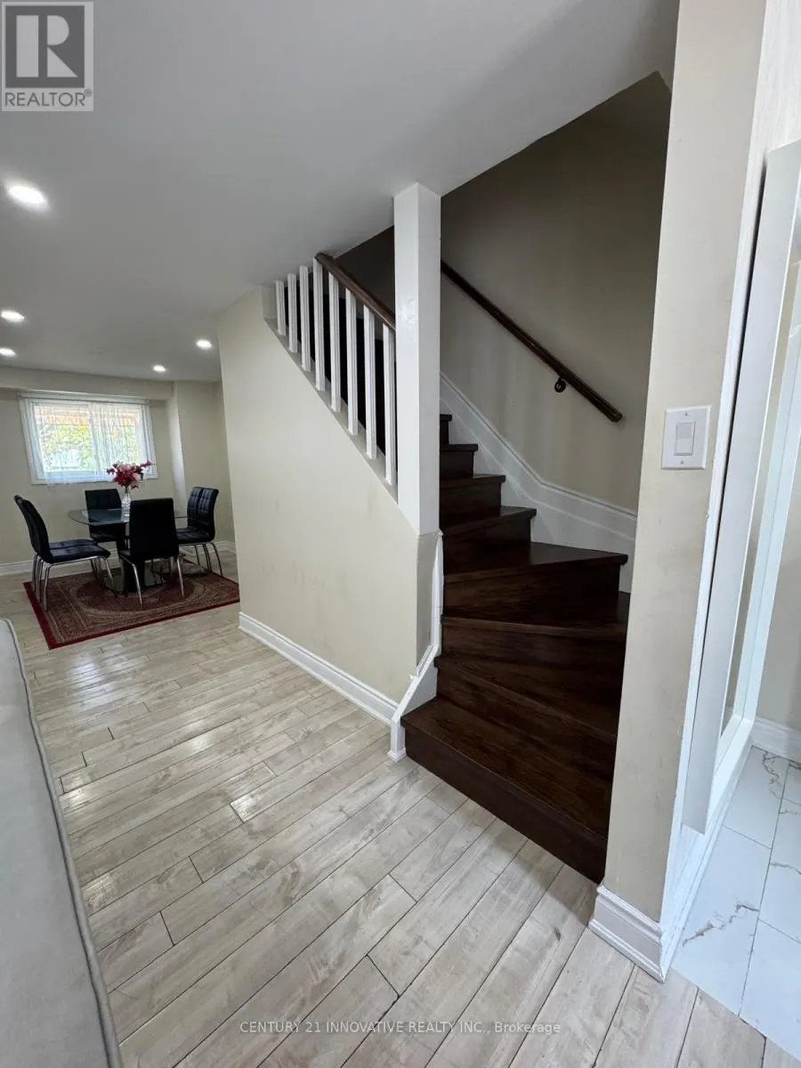 735 PARKVIEW CRESCENT