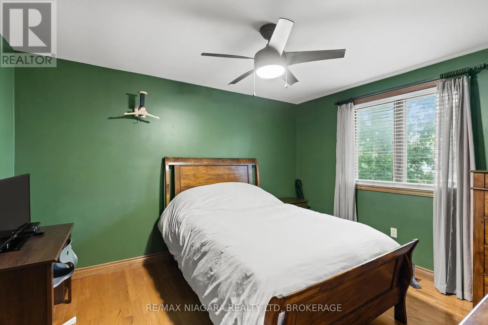 7297 GREEN BOUGHS ROAD