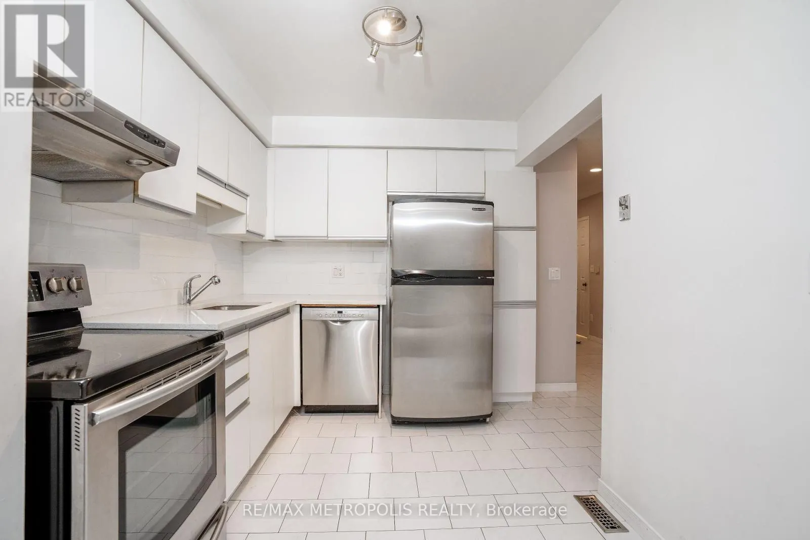 59 - 2 ROYALWOOD COURT