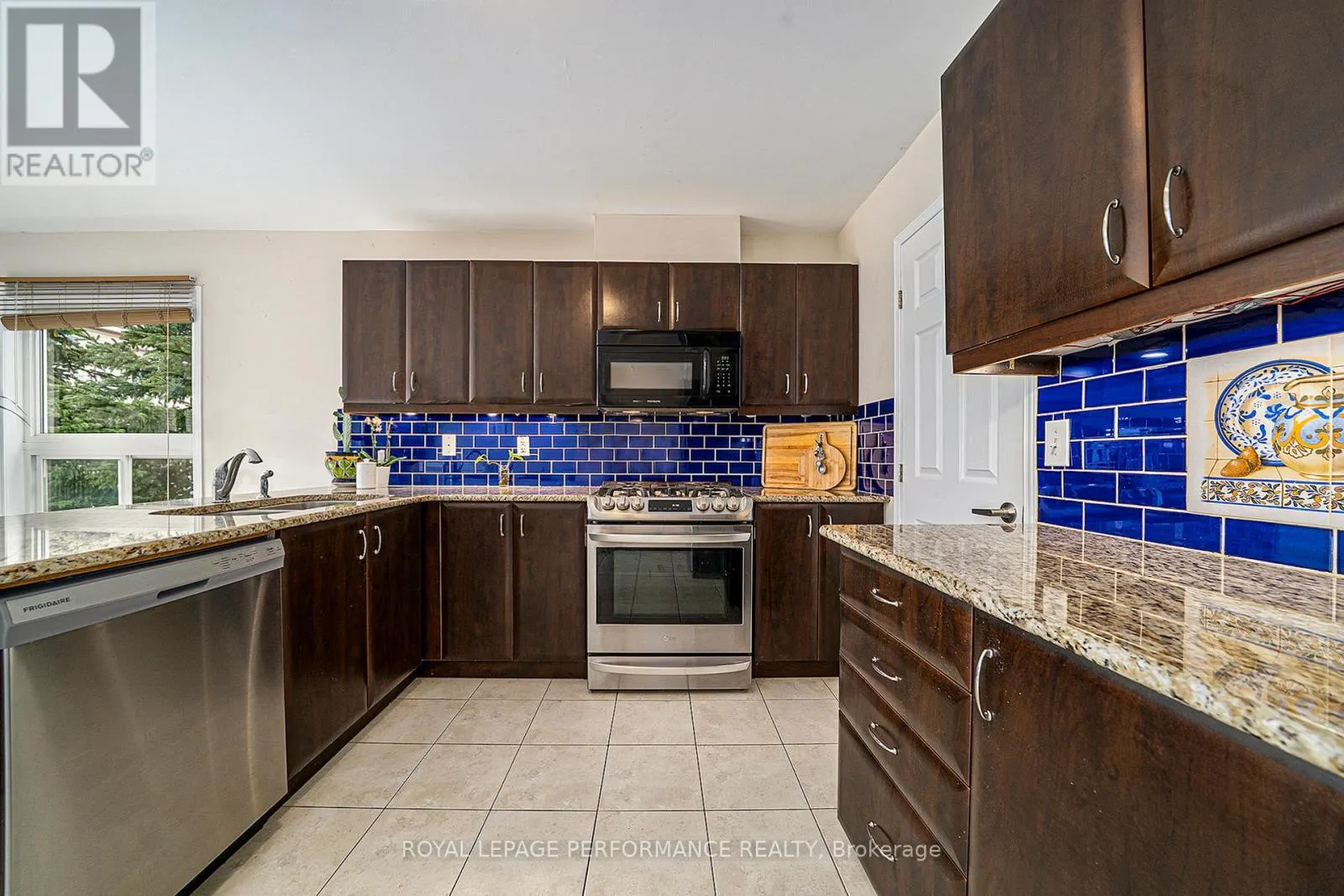 G - 3721 RIVERBREEZE STREET