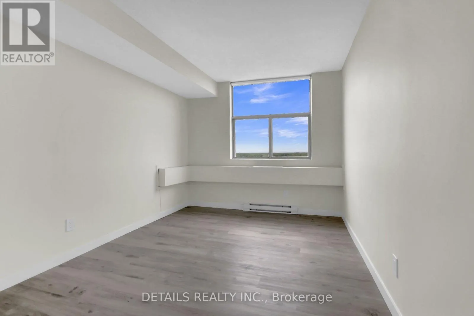 1406 - 2760 CAROUSEL CRESCENT