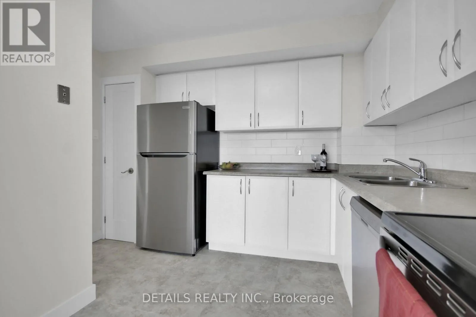 1406 - 2760 CAROUSEL CRESCENT