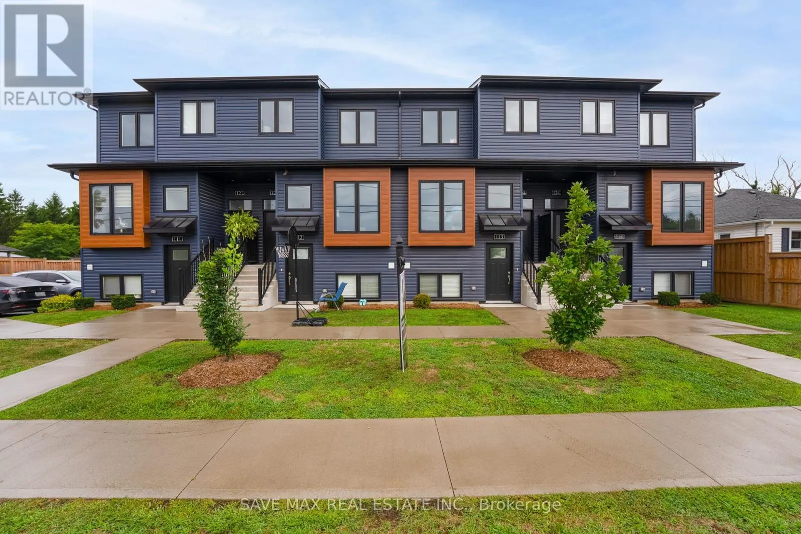 211 - 781 CLARE AVENUE E