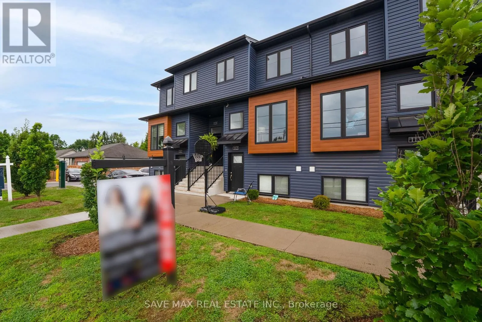 211 - 781 CLARE AVENUE E