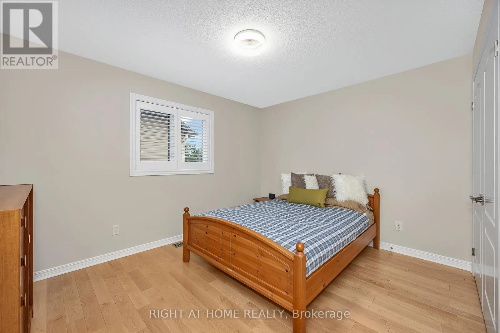 3727 MOUNTAIN MEADOWS CRESCENT