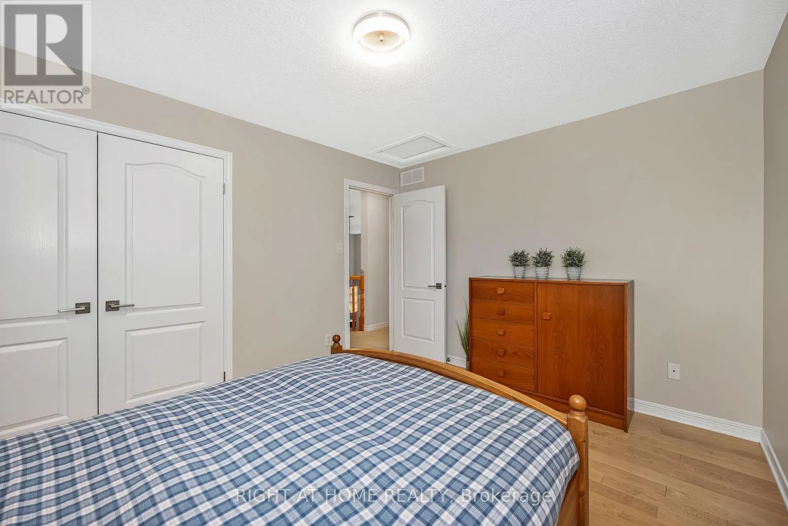 3727 MOUNTAIN MEADOWS CRESCENT