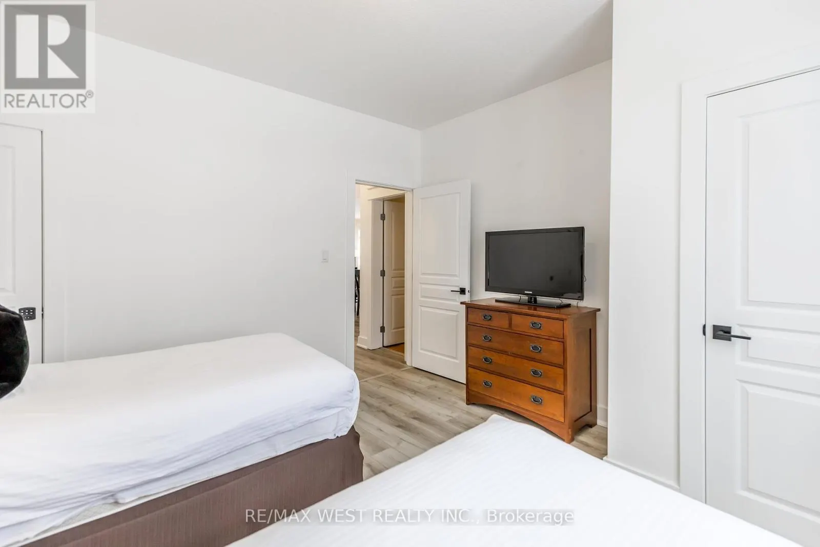 119 - 125 FAIRWAY COURT