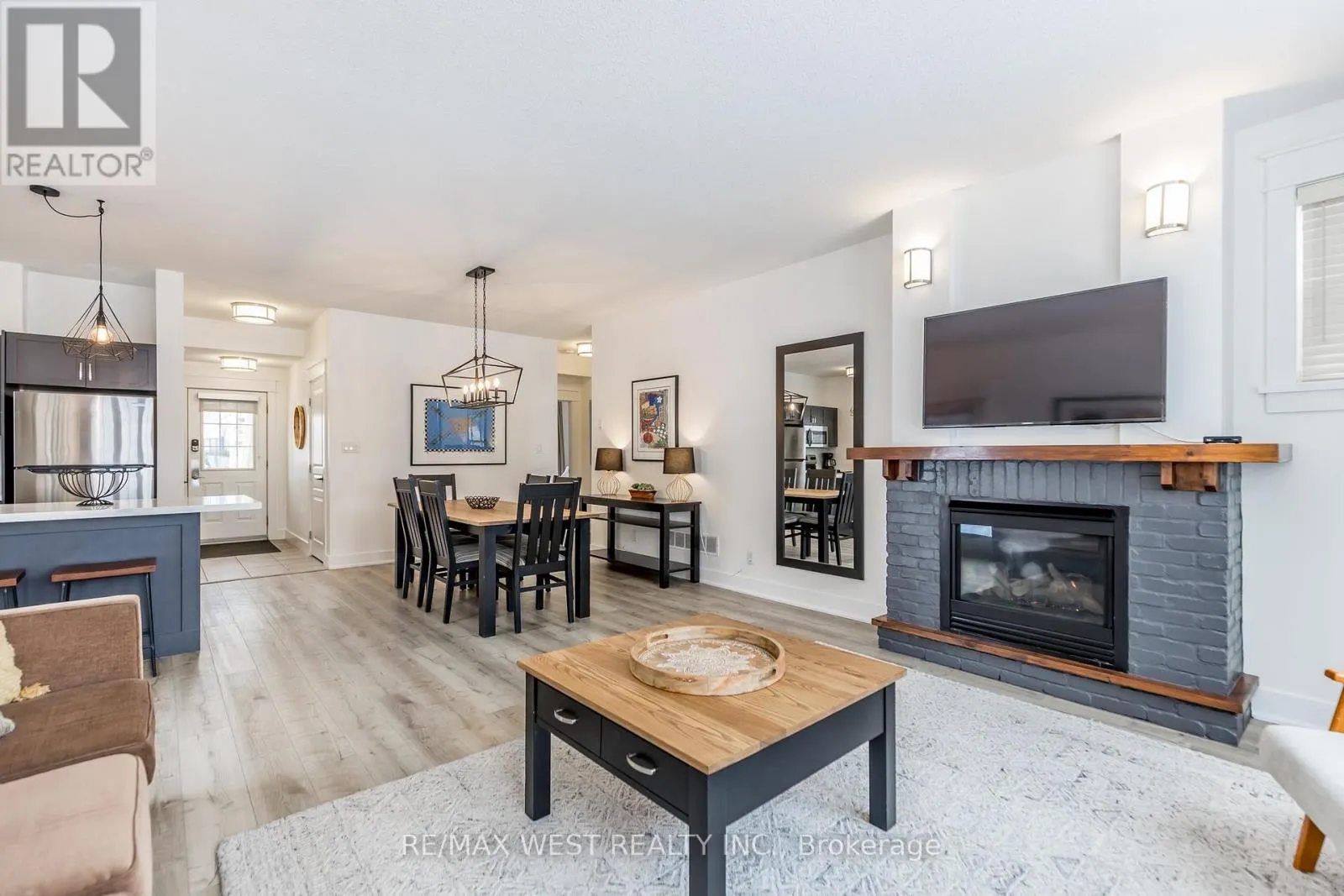 119 - 125 FAIRWAY COURT