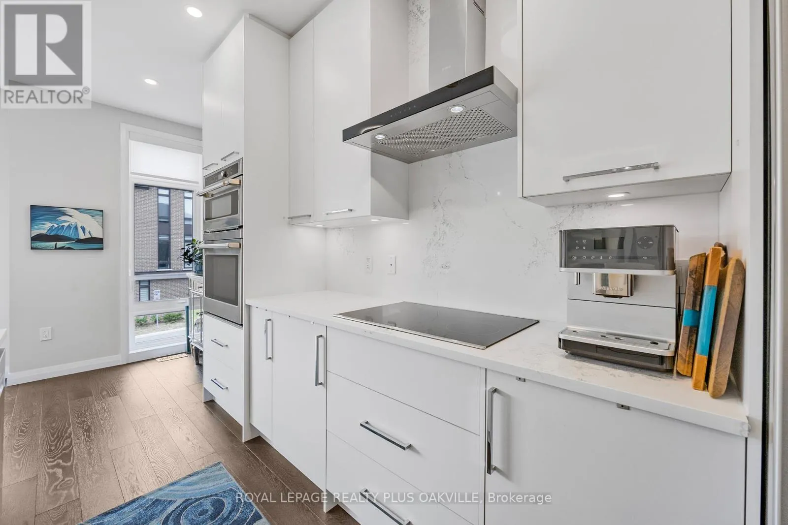 18 - 270 MELVIN AVENUE