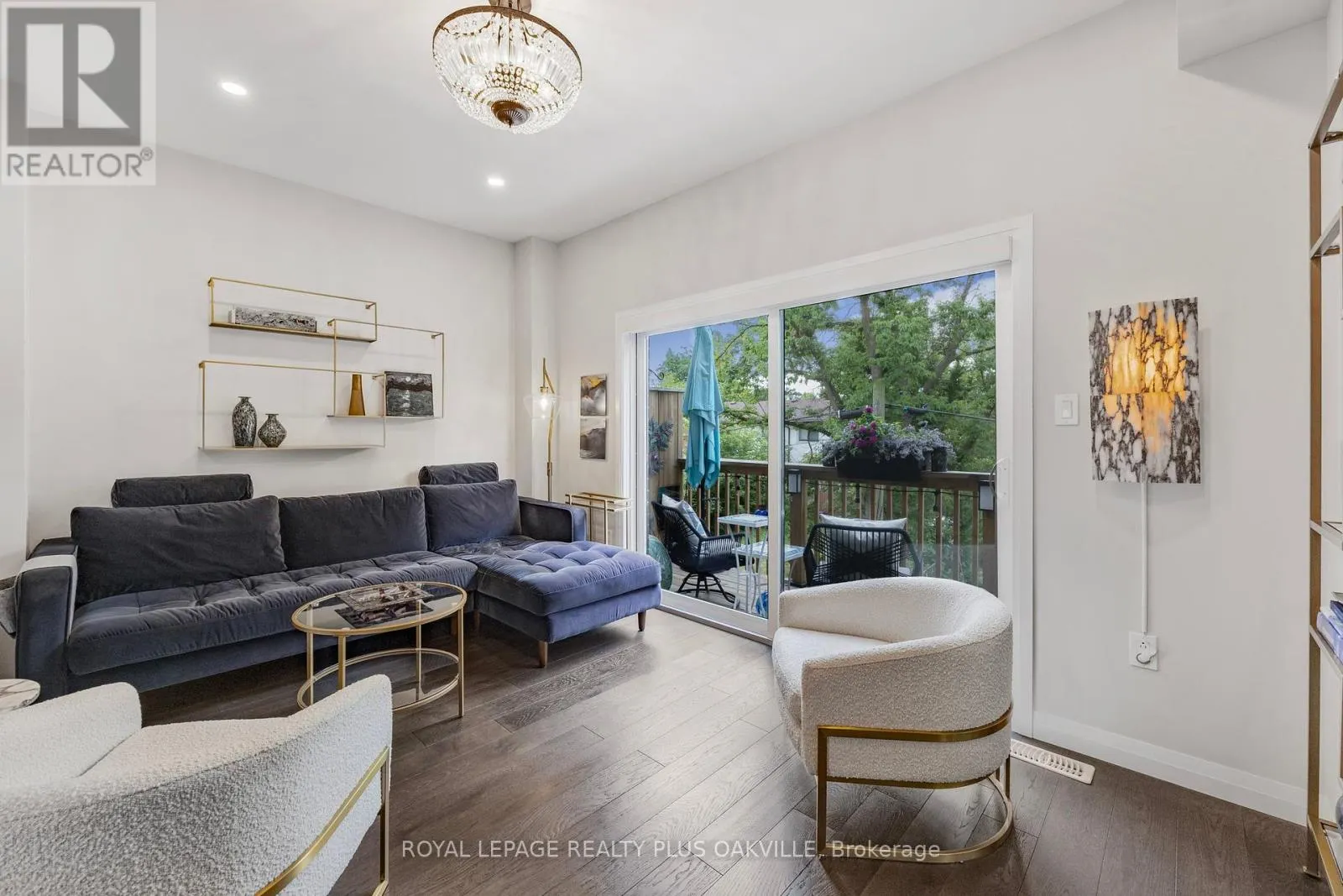 18 - 270 MELVIN AVENUE
