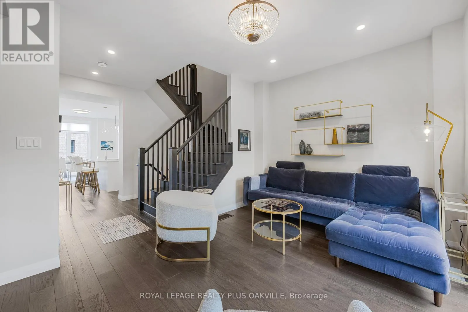 18 - 270 MELVIN AVENUE