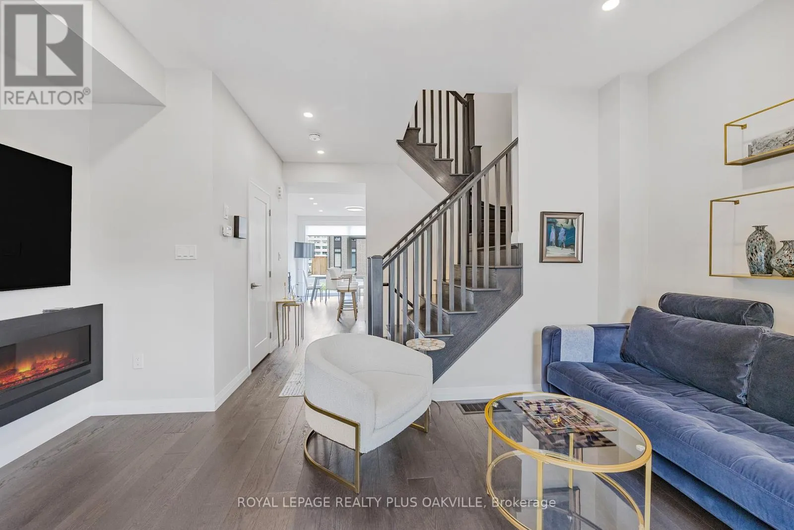 18 - 270 MELVIN AVENUE