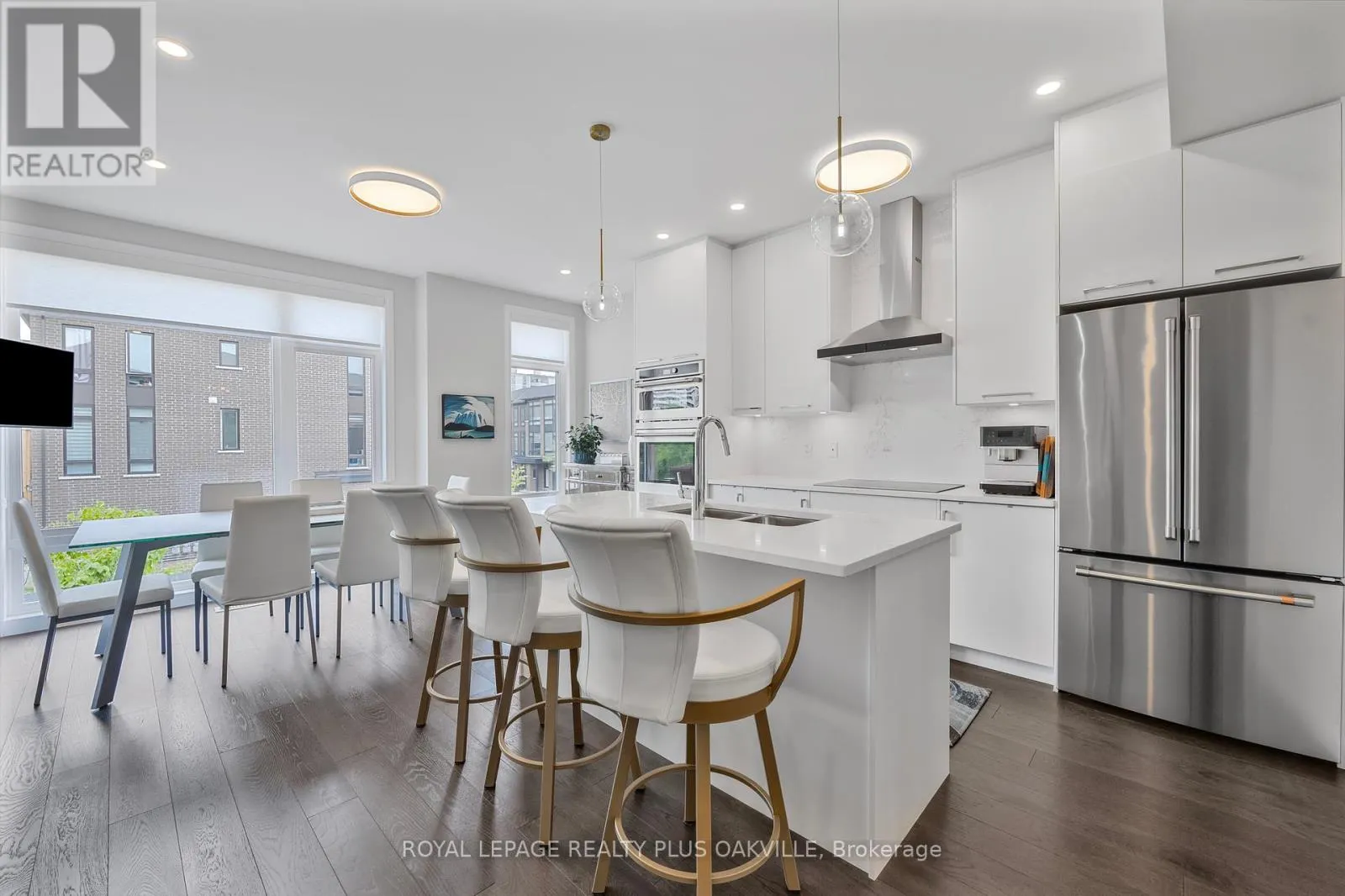 18 - 270 MELVIN AVENUE