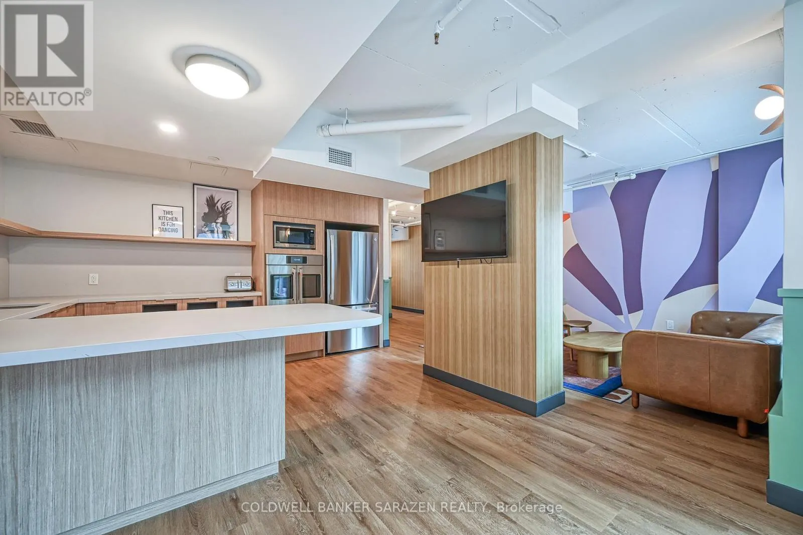 B908 - 211 BESSERER STREET