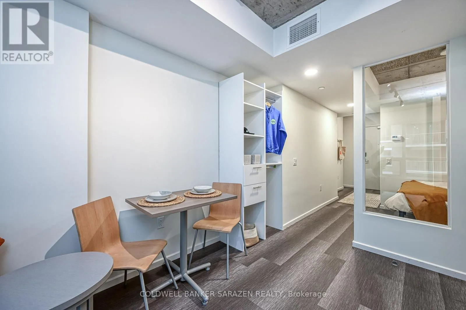 B908 - 211 BESSERER STREET
