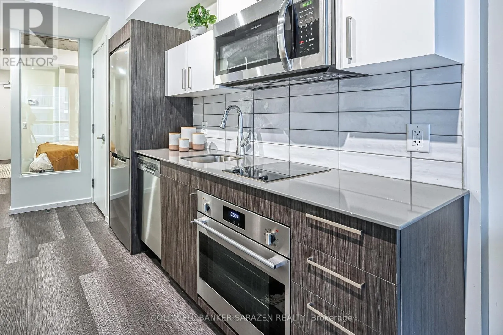 B908 - 211 BESSERER STREET