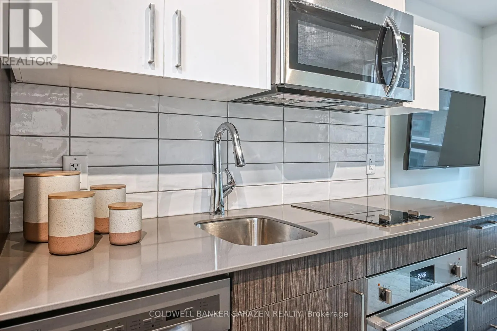 B908 - 211 BESSERER STREET