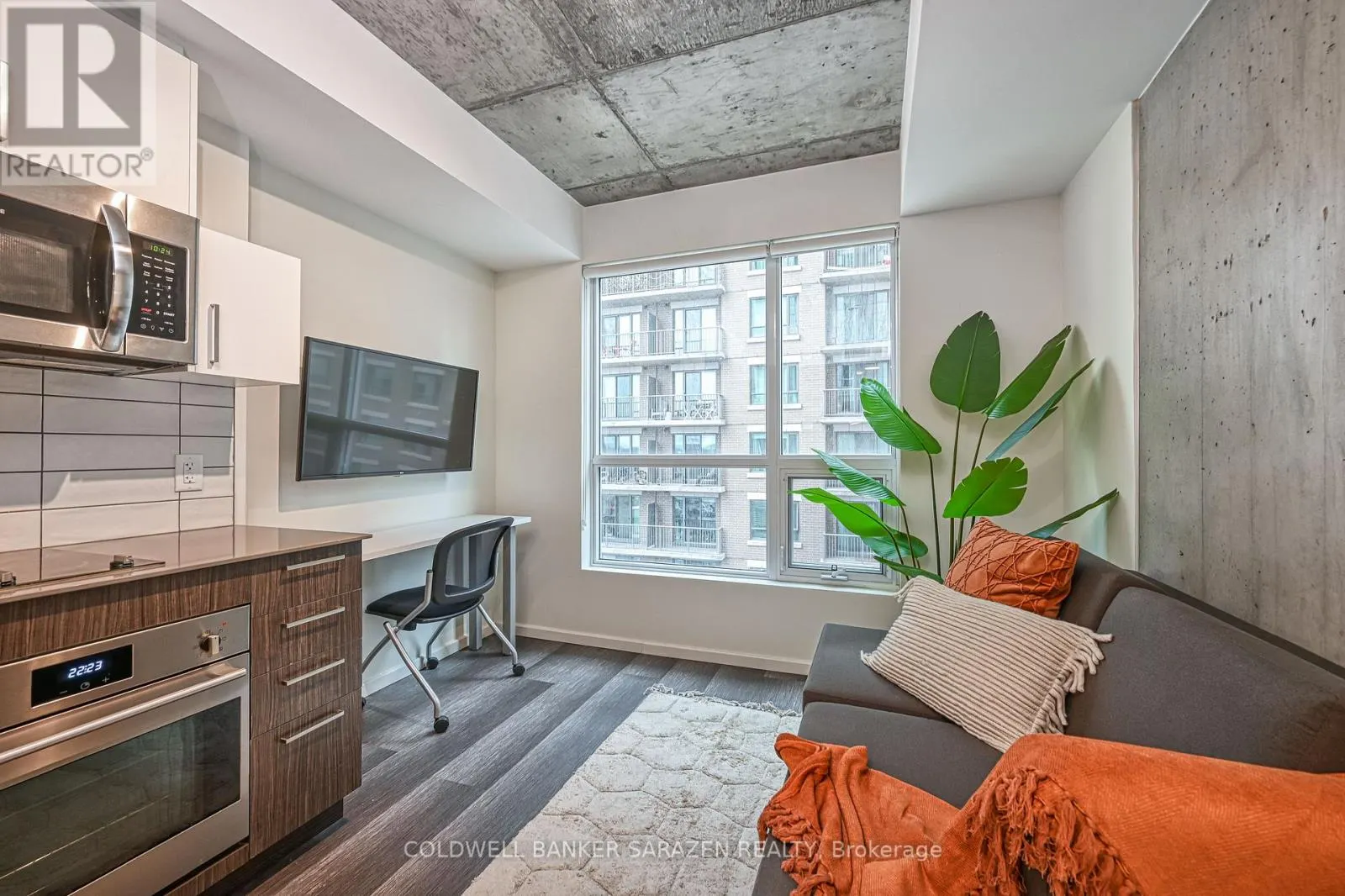 B908 - 211 BESSERER STREET