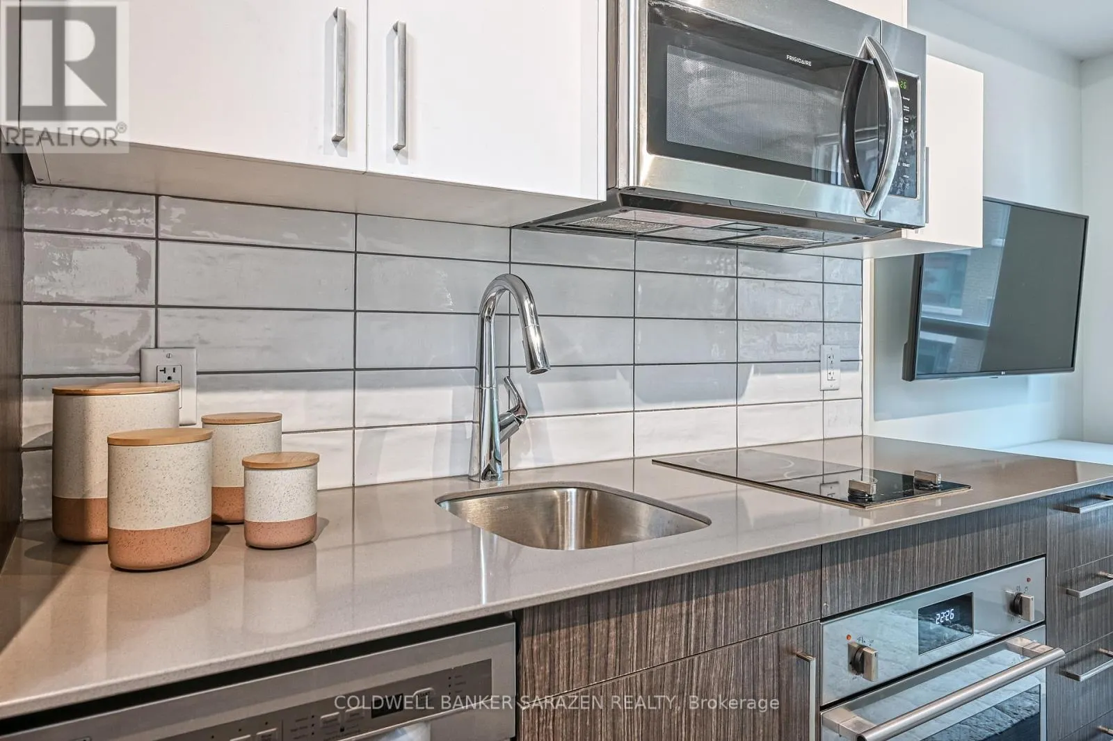 B605 - 211 BESSERER STREET