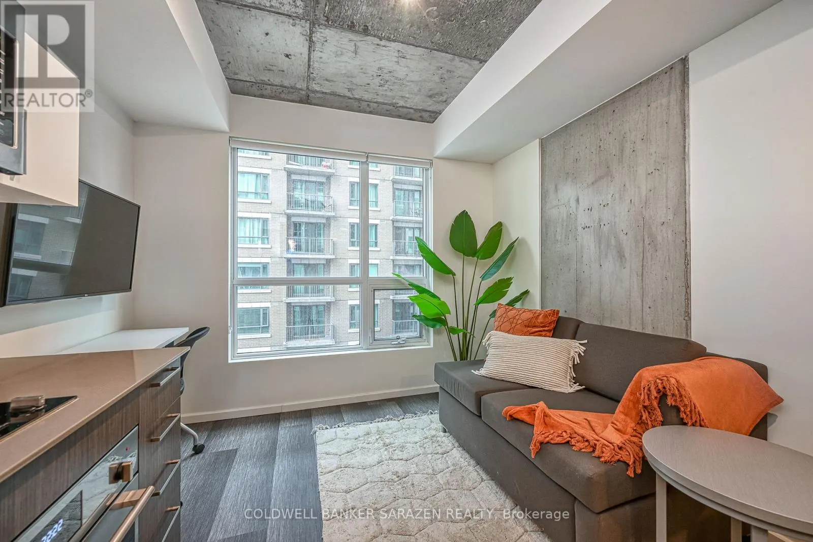 B605 - 211 BESSERER STREET