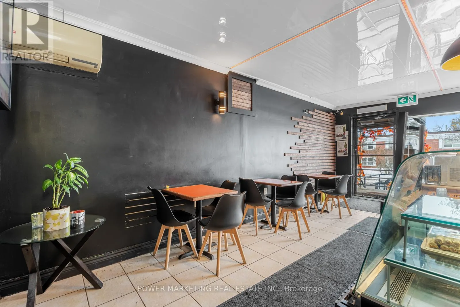 293 ST LAURENT BOULEVARD