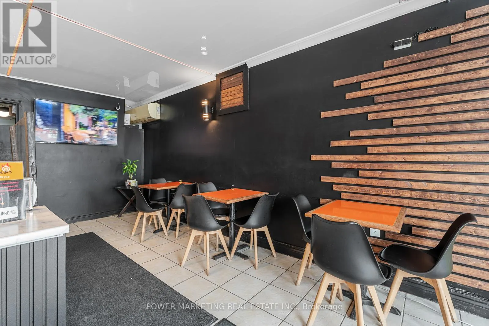 293 ST LAURENT BOULEVARD