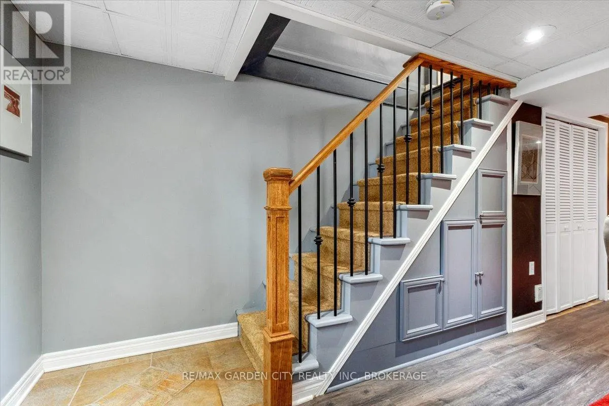 13 LORIMER STREET