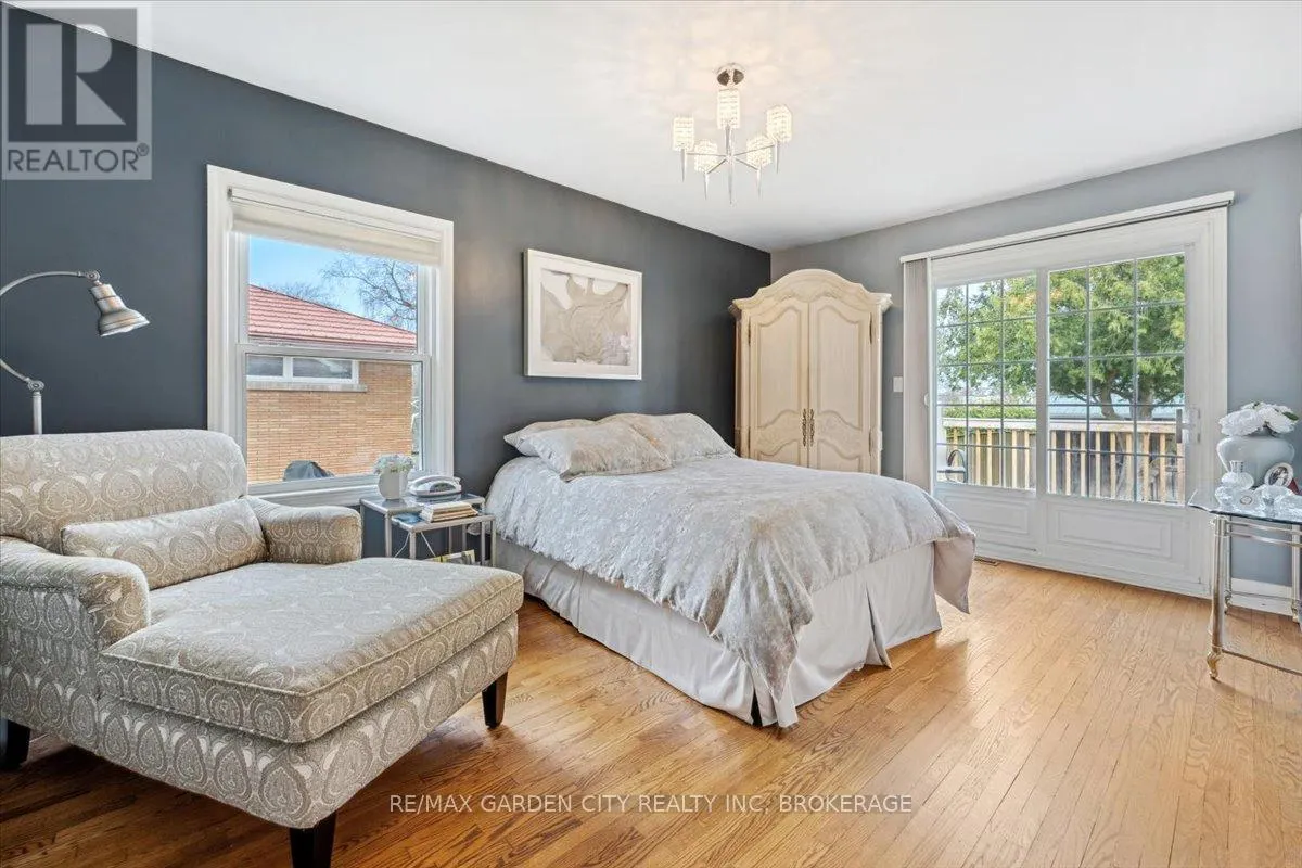 13 LORIMER STREET