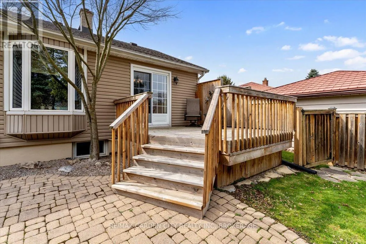 13 LORIMER STREET
