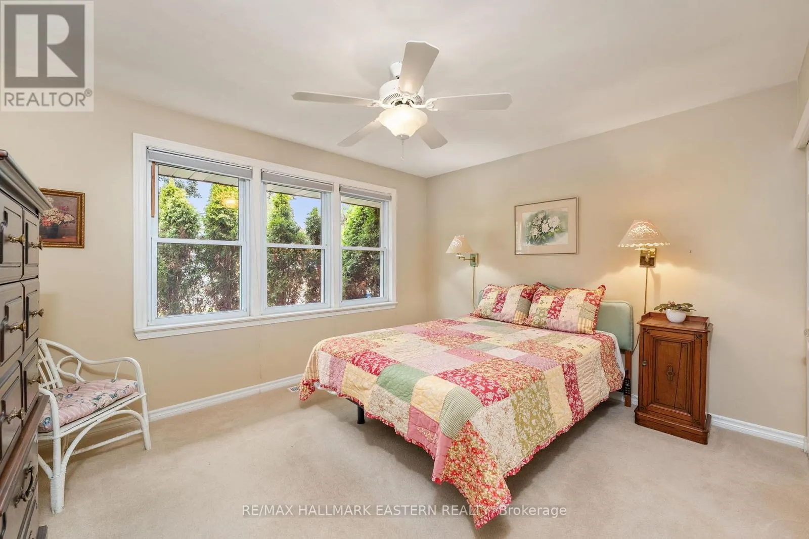 883 KENSINGTON DRIVE