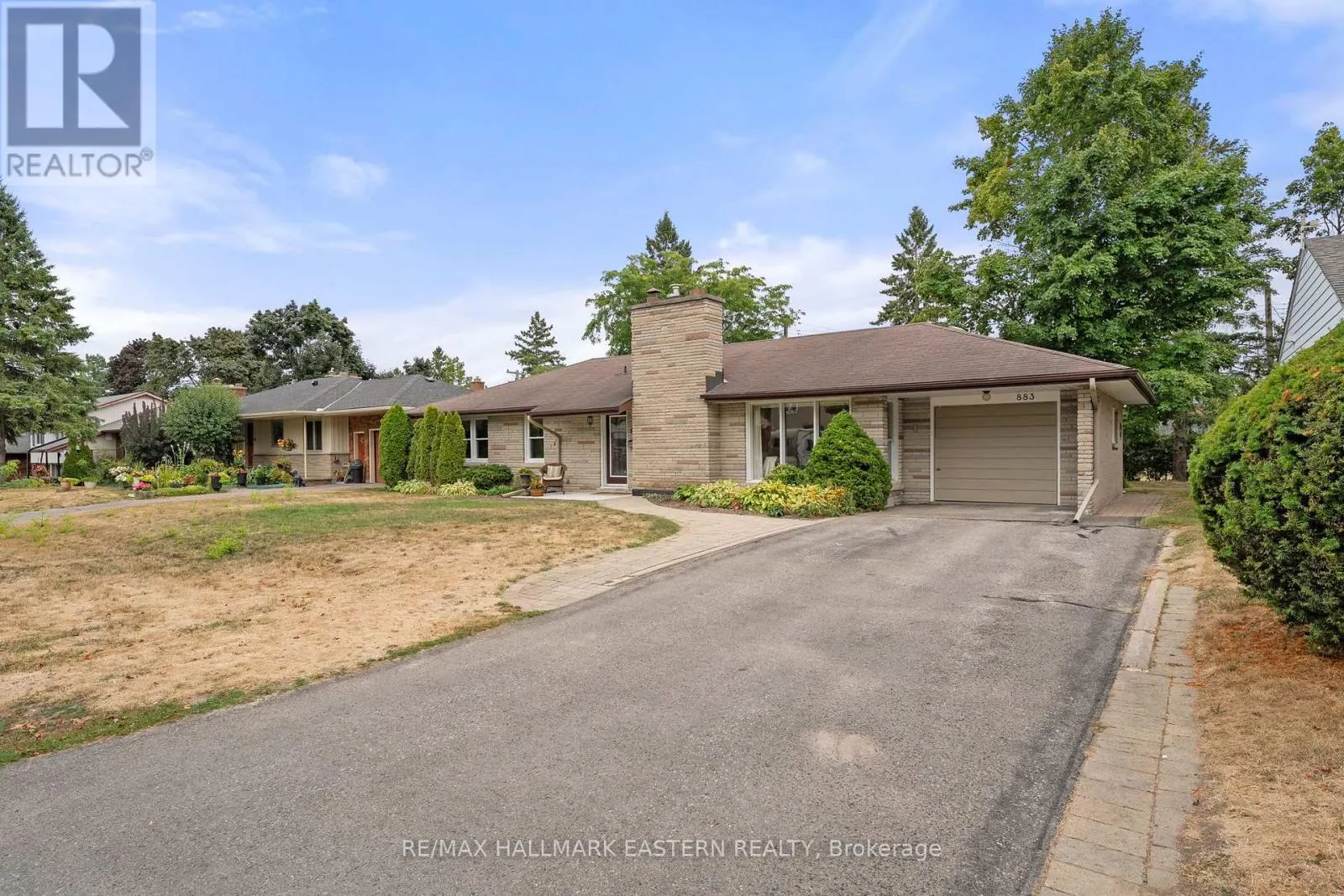 883 KENSINGTON DRIVE