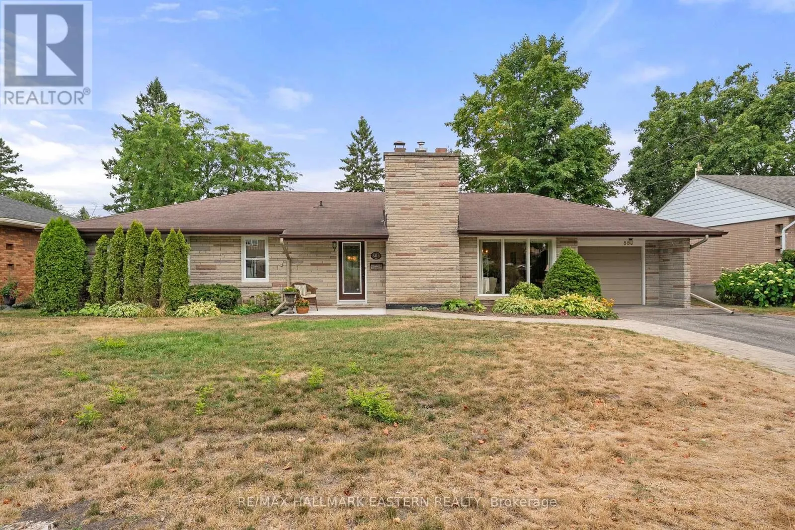 883 KENSINGTON DRIVE