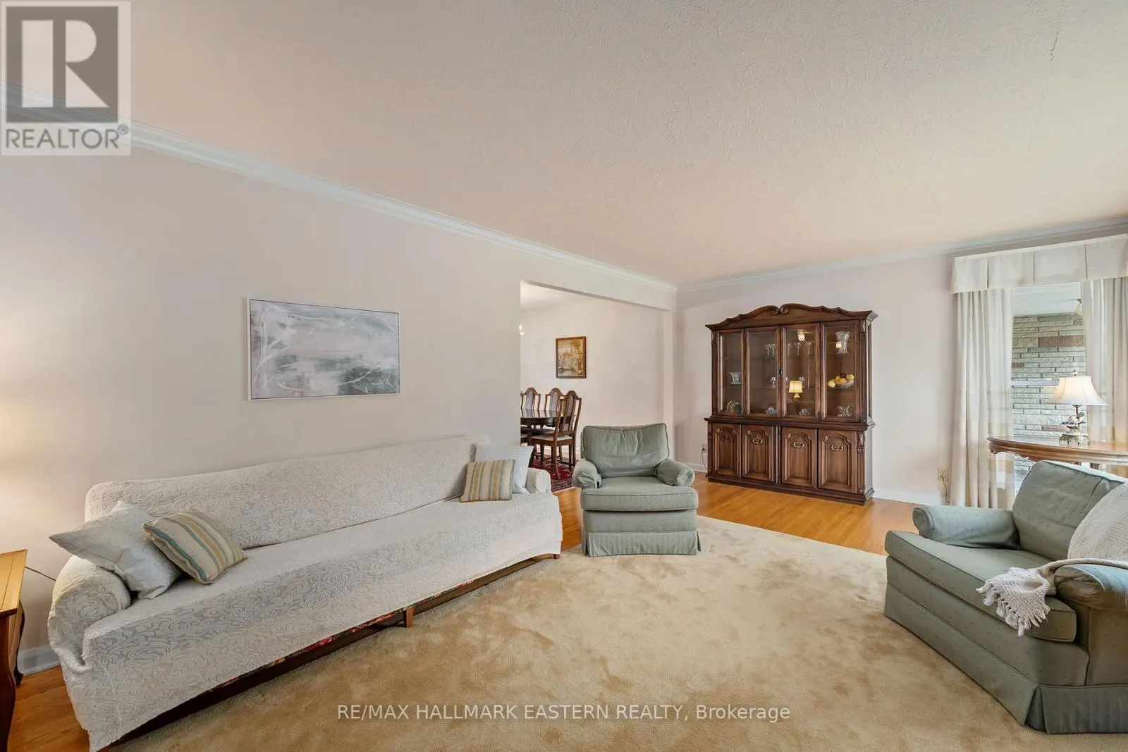 883 KENSINGTON DRIVE
