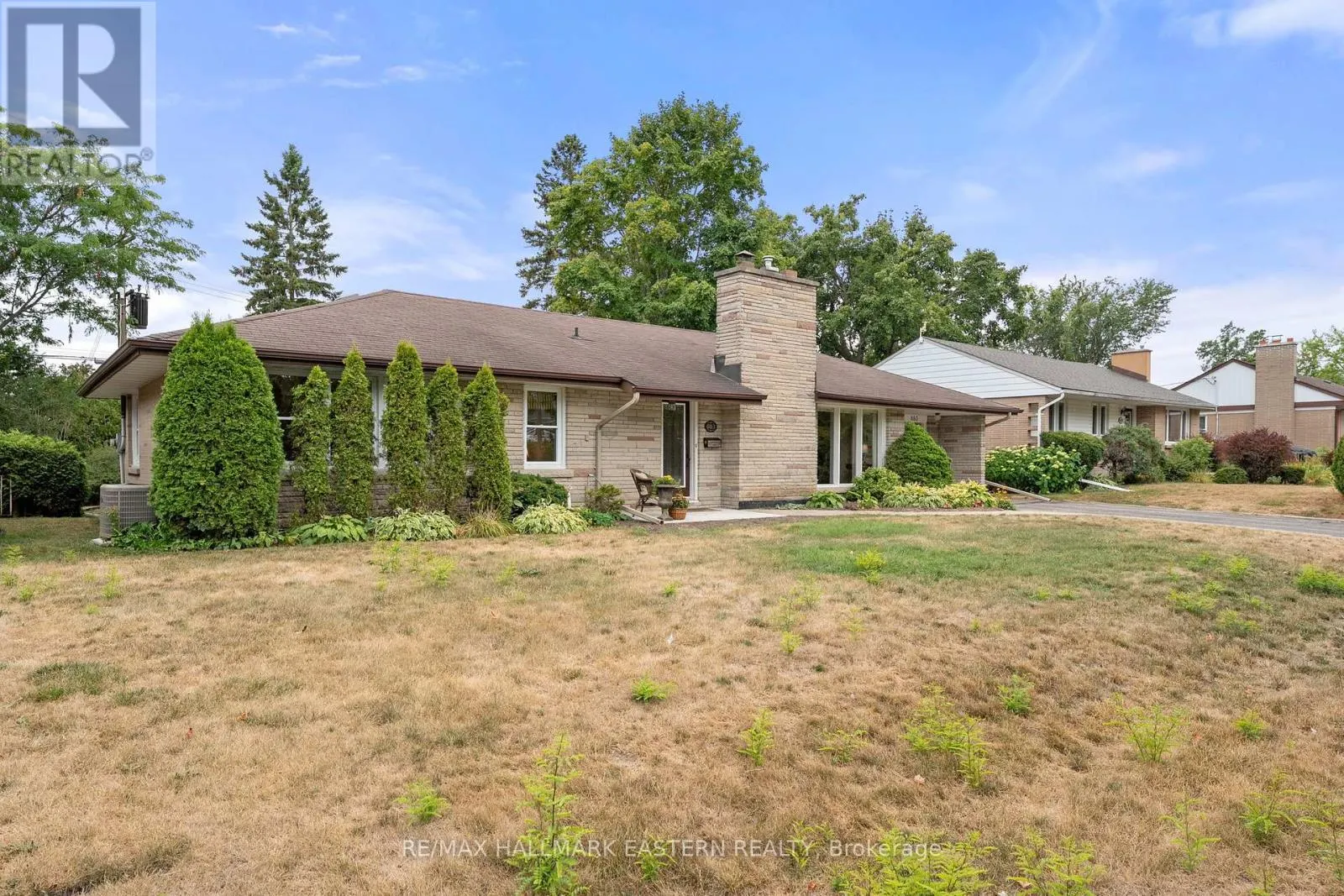 883 KENSINGTON DRIVE