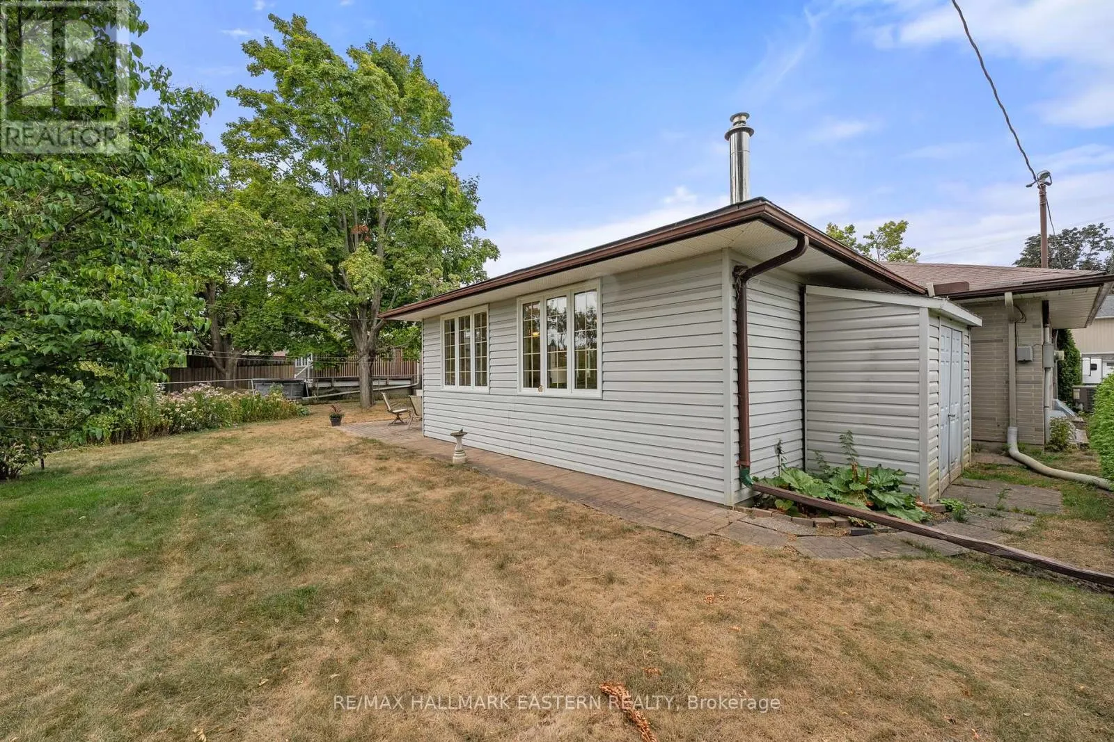 883 KENSINGTON DRIVE