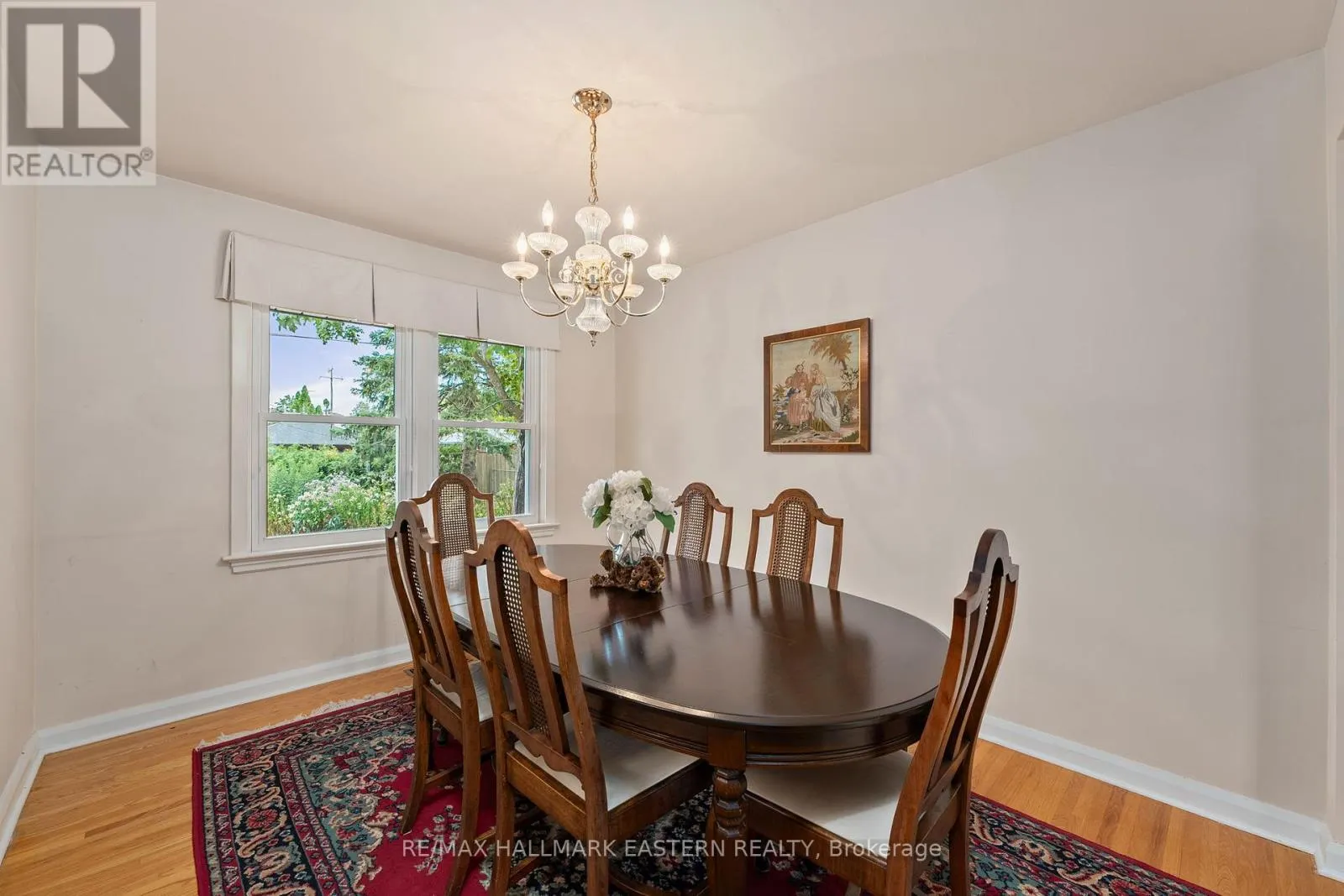 883 KENSINGTON DRIVE