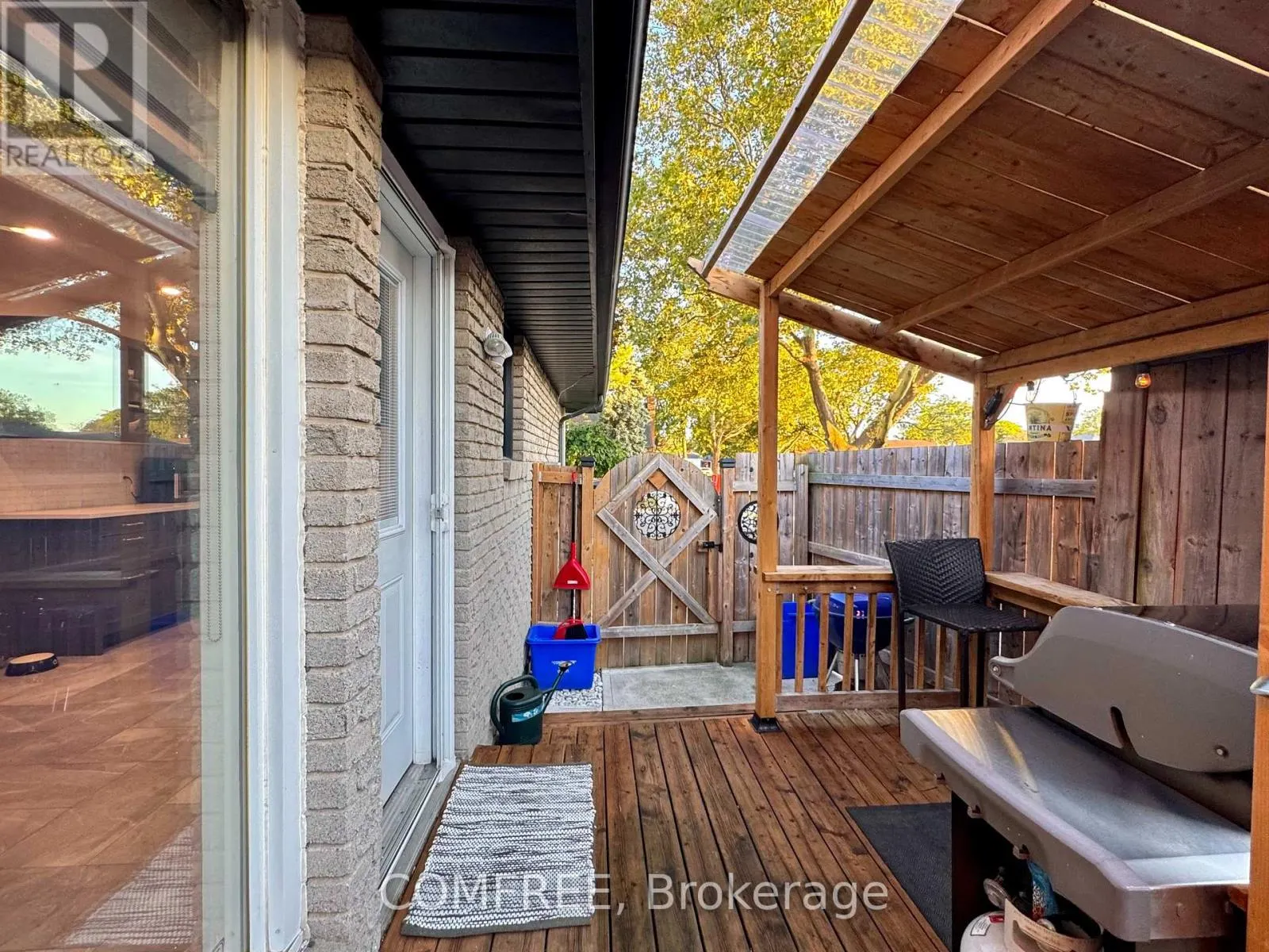 9657 MIDFIELD CRESCENT